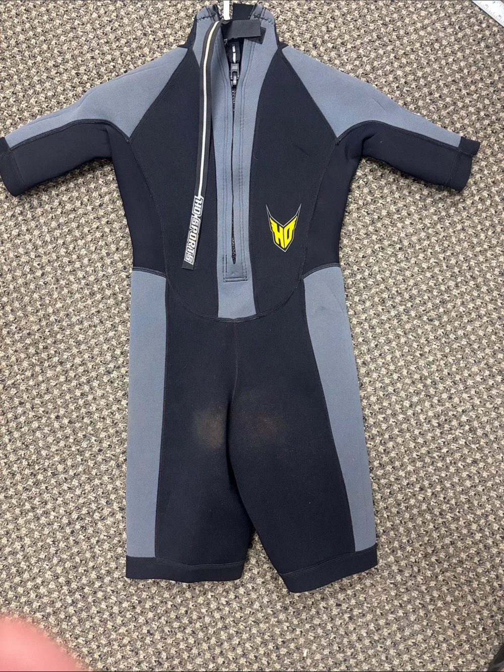 TYR Kids Short Sleeve Rashguard Wetsuit - Black & Gray with Yellow Accents